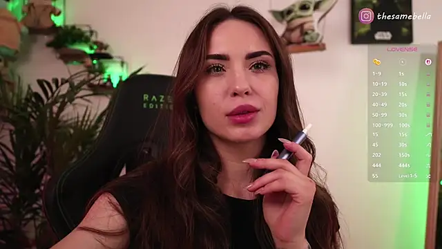 -BabyYoda's Live XXX Chat