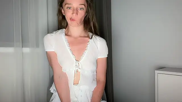 ShySchoolGirl's Live XXX Chat