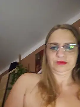 BLONDKICIA1 Adlı Modelin Canlı XXX Sohbeti