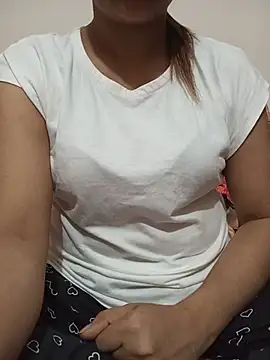 Tanha18 লাইভ XXX চ্যাট