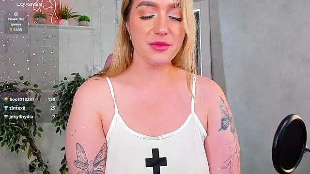 دردشة Viickie_Nelsson الجنسية المباشرة