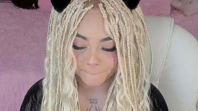 conny__curly Adlı Modelin Canlı XXX Sohbeti