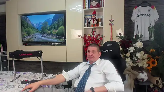 SpartacusDaddy48 live XXX chat