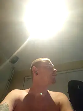 piercingpik Show in webcam