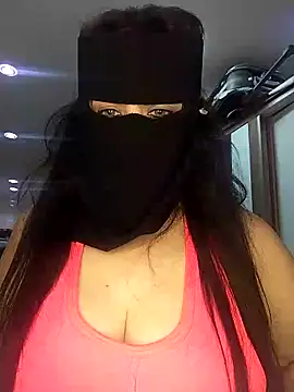 lolotheone Adlı Modelin Canlı XXX Sohbeti