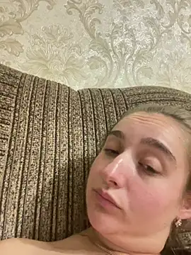 --Lovely-- Adlı Modelin Canlı XXX Sohbeti