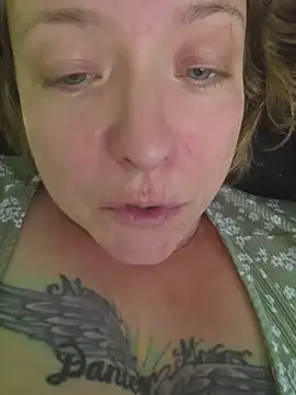 צ'אט XXX בשידור חי של julimonroe