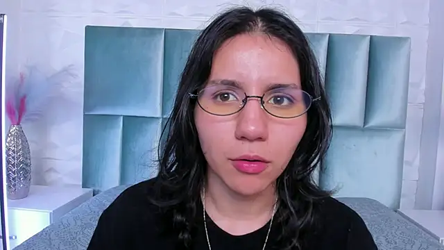 Chat +18 de HollyPeach ao vivo