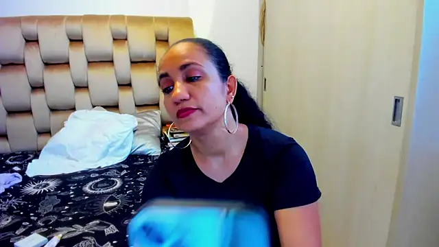 alaskmiller1 Adlı Modelin Canlı XXX Sohbeti