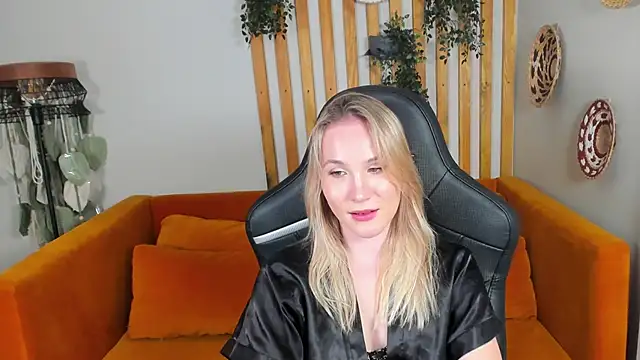 ElaraVoltage Chat XXX live