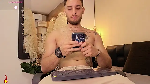 Kiing_001 Live XXX-Chat