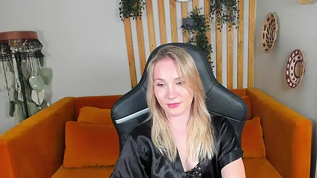 XXX chat uživo modela ElaraVoltage