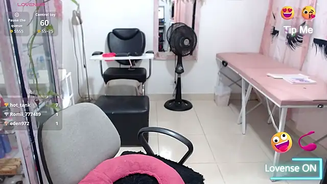 titsbiglovers Chat XXX in diretta