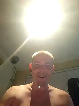 piercingpik's Live XXX Chat