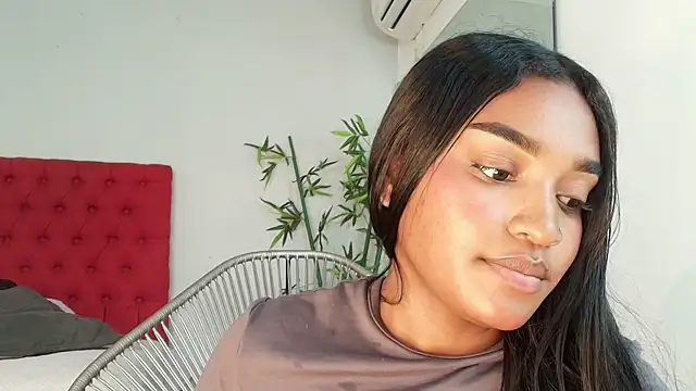 Chat +18 de kayna_gomez ao vivo