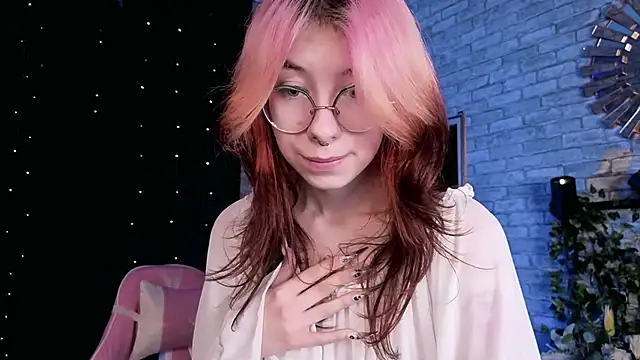 Chat +18 de Alice_Nyx ao vivo