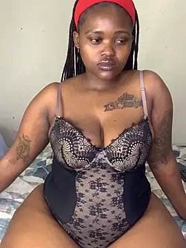 ThickPearlx23's Live XXX Chat