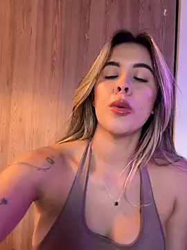 Emilia_Bakerr's Live XXX Chat