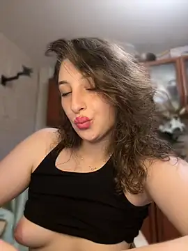lolippp666 Adlı Modelin Canlı XXX Sohbeti