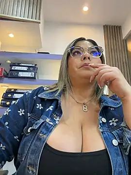 isabella_horney_: απευθείας συνομιλία ΧΧΧ