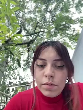 RojitasTeaseX_: διαδικτυακό σόου στην κάμερα
