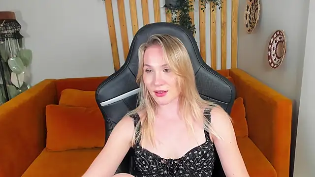 Chat +18 de ElaraVoltage ao vivo