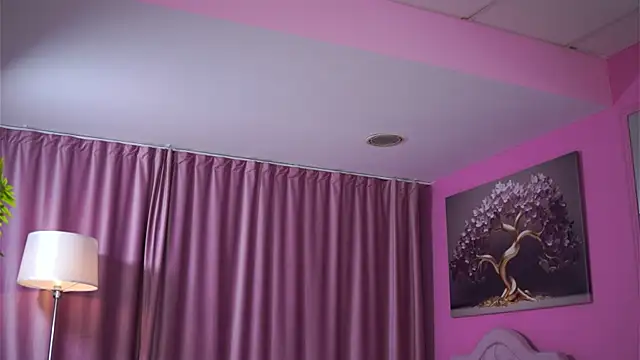 LaraBrynn's Live XXX Chat