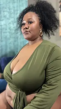 SultryBusty's Live XXX Chat