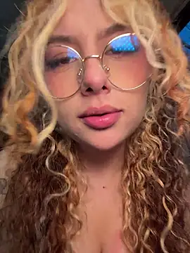 Joyce-fire live XXX chat