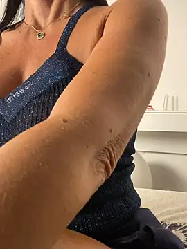 caritoo21's Live XXX Chat