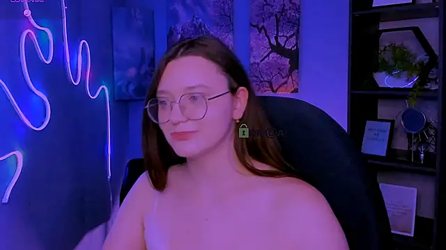 nymira Chat XXX live