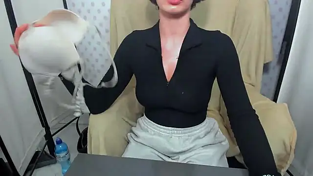 CarliFantasy25's Live XXX Chat