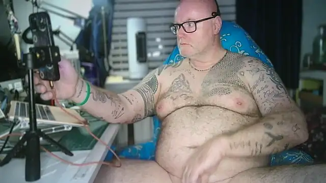 Tattooed_Dilf_01's Live XXX Chat
