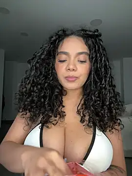 Curlyierr live XXX chat
