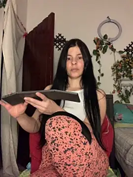 Estefani_32 élő XXX-chatje
