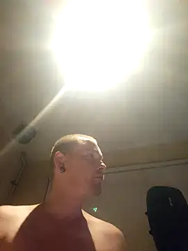 XXX chat uživo modela piercingpik