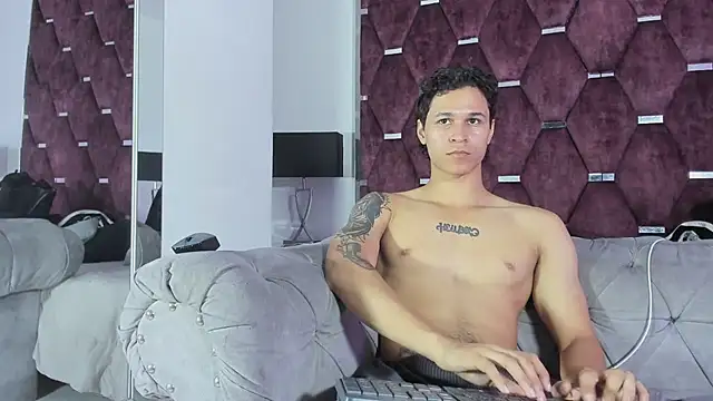 TonyBenedetti লাইভ XXX চ্যাট