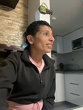 ImCrazzy Adlı Modelin Canlı XXX Sohbeti