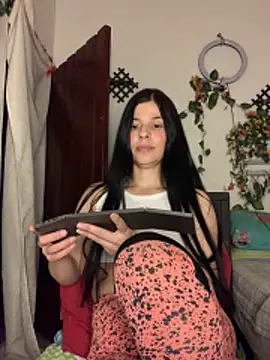 Estefani_32 Adlı Modelin Canlı XXX Sohbeti