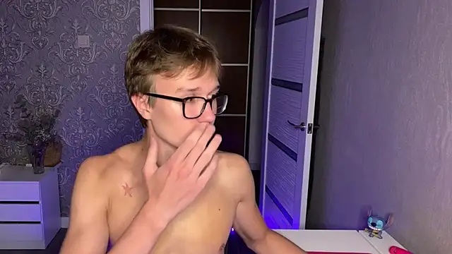 yyyyesssbb élő XXX-chatje