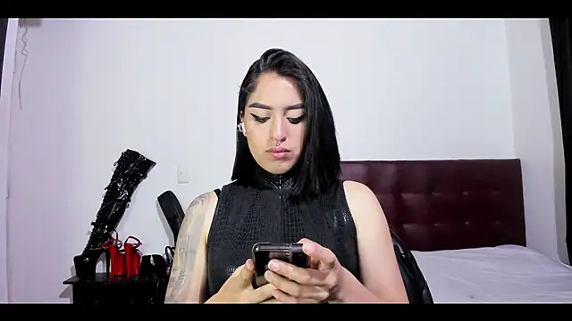 MistressVenena live XXX chat