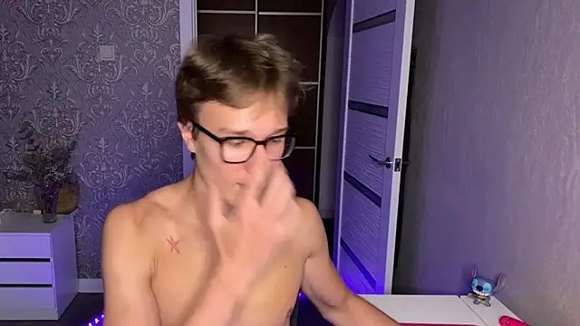 yyyyesssbb Live XXX-chat