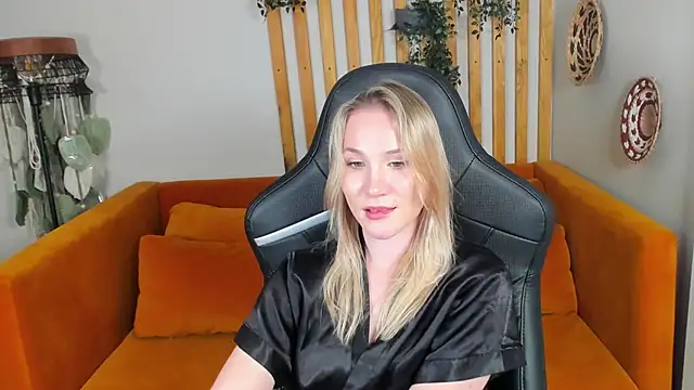ElaraVoltage live XXX chat