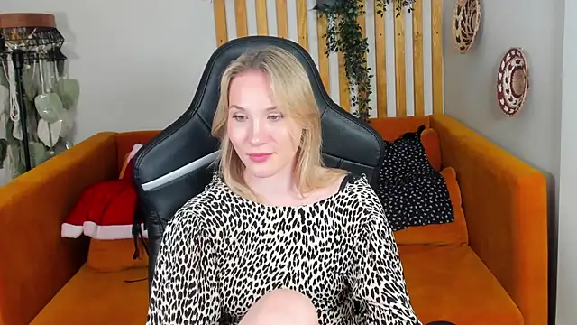 ElaraVoltage's Live XXX Chat