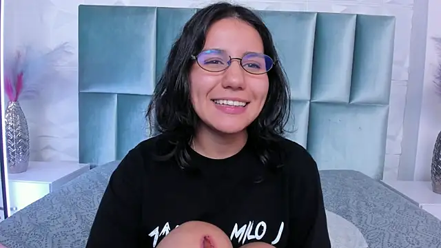 HollyPeach's Live XXX Chat