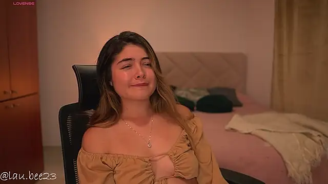 Lau_Bee Chat XXX live