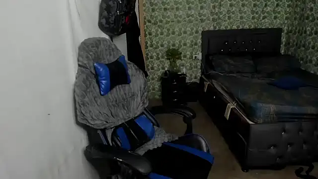 Kofi_exotic_2 Chat XXX in diretta