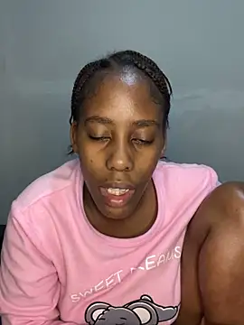 Chat +18 de petite_bee ao vivo
