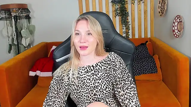 ElaraVoltage's Live XXX Chat
