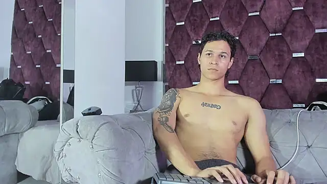 TonyBenedetti élő XXX-chatje